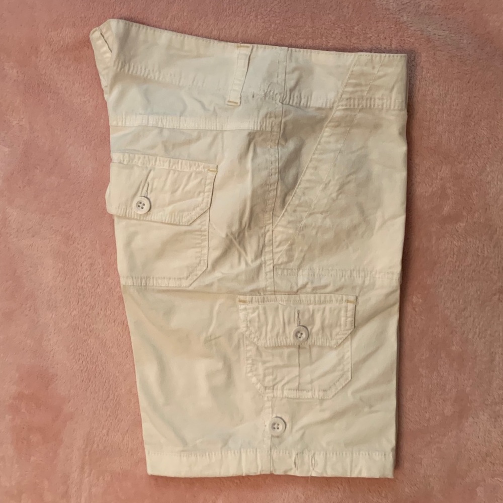ARIZONA JEAN CO. women’s or girls shorts. Size 3